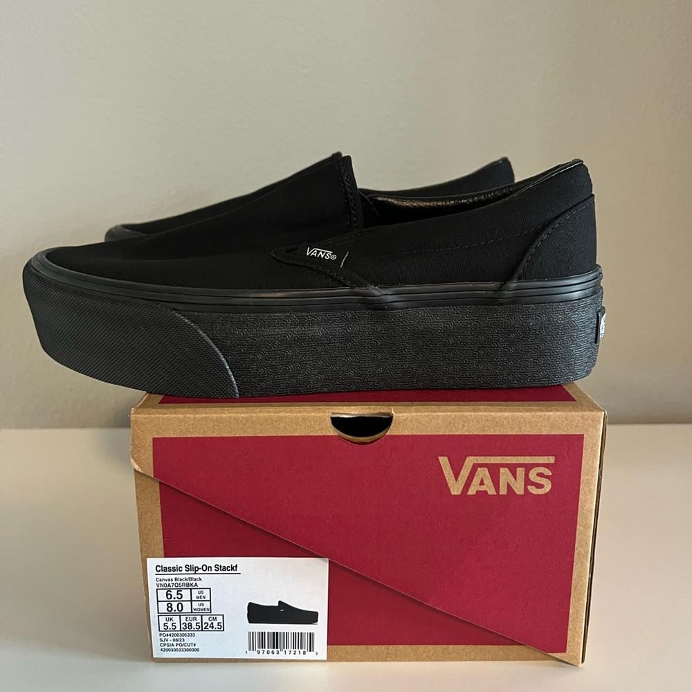 VANS PLATFORM 
Classic Slip-On Stackform
Canvas Black/black